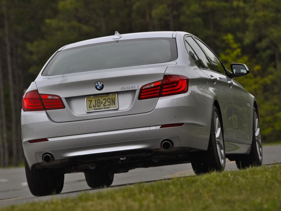  BMW 535i Sedan 2010 года  (US) (фото 4 из 11)